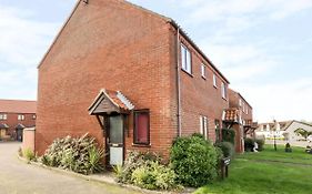 2 Waxham Court